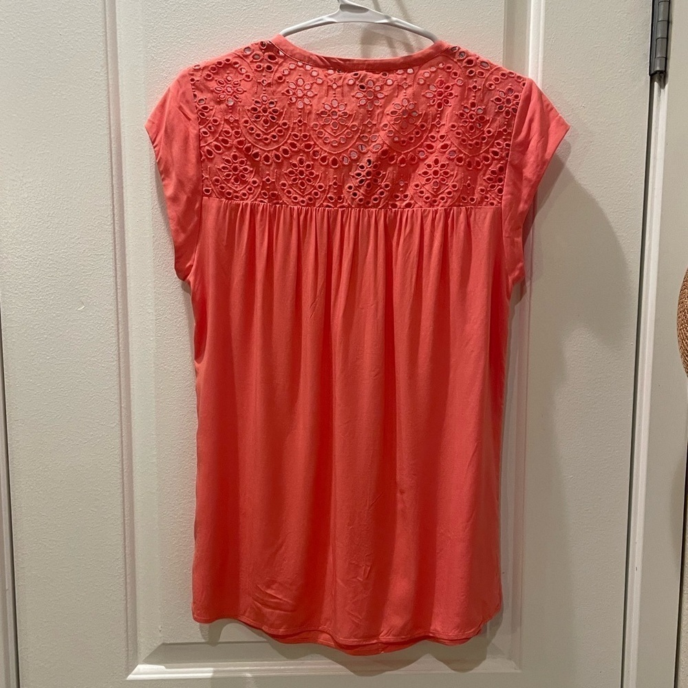 NEW…Daniel Rainn Coral Eyelet Detail Blouse - Picture 3 of 3